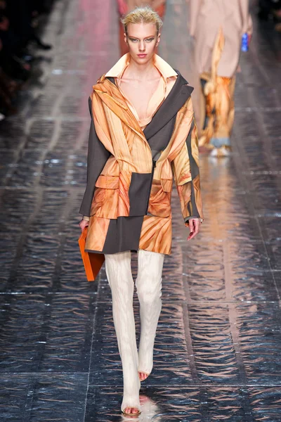 Look 32